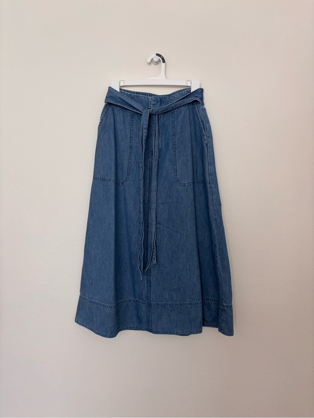 Wardrobe staple! Universal Thread Denim A-Line Tie-Waist Skirt - size 4
